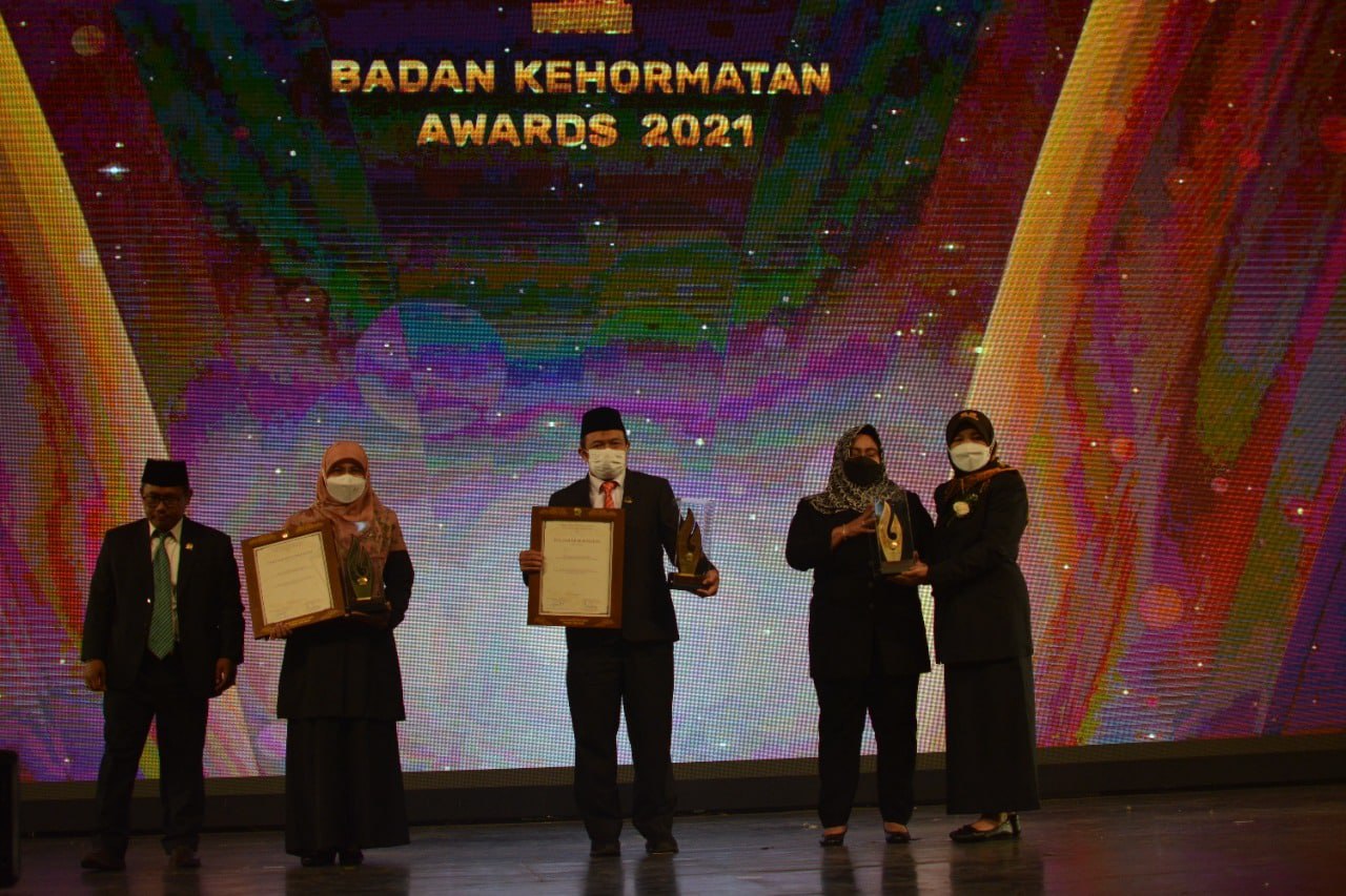 H. Iwan Suryawan, S.Sos Mendapat Penghargaan Badan Kehormatan (BK) Award 2021